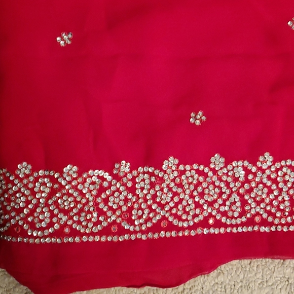 Saree - in cherry/tomato red with silver embroidery - Picture 2 of 3